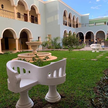 Real Hispano Valladolid  Exterior photo The courtyard of the hotel