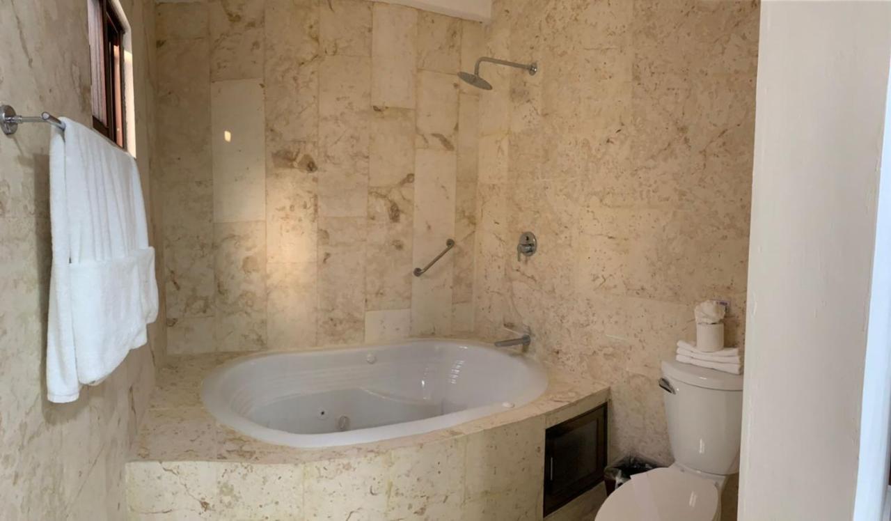 Real Hispano Valladolid  Exterior photo A shower and bathtub in a hotel bathroom